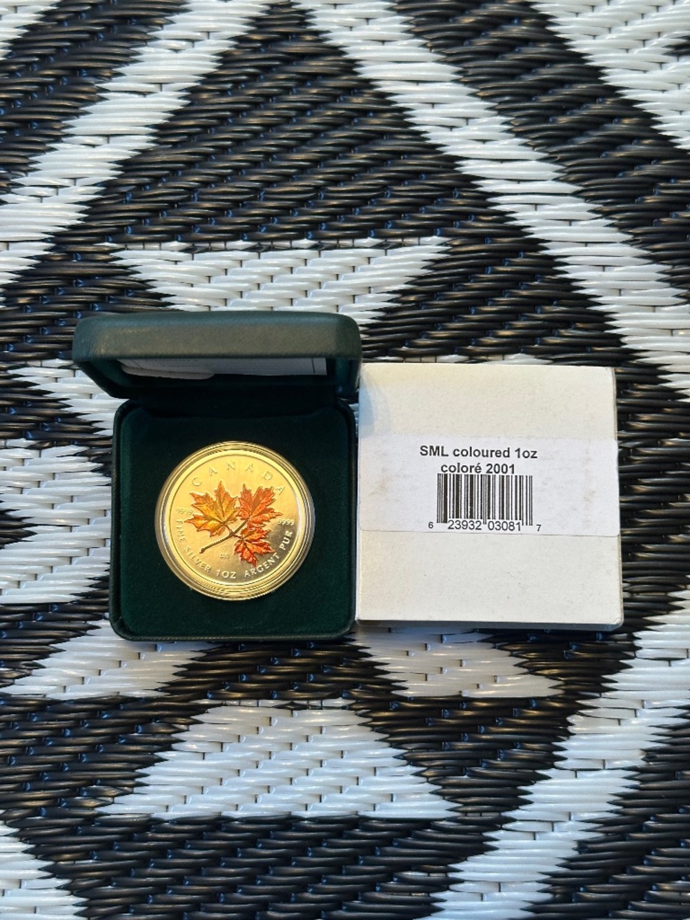 2001 Canada $5 Colored 1 oz .9999 Silver Maple Leaf Coin